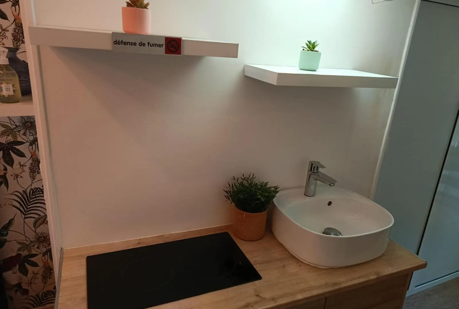 Quaint Studio Retreat For Two *